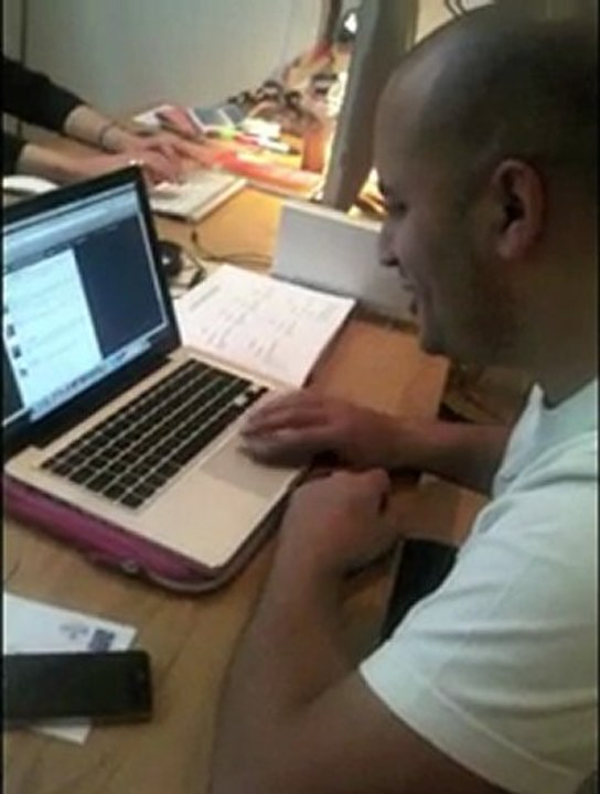 Jérôme répond à ses fans sur Twitter, découvrez ses réactions !