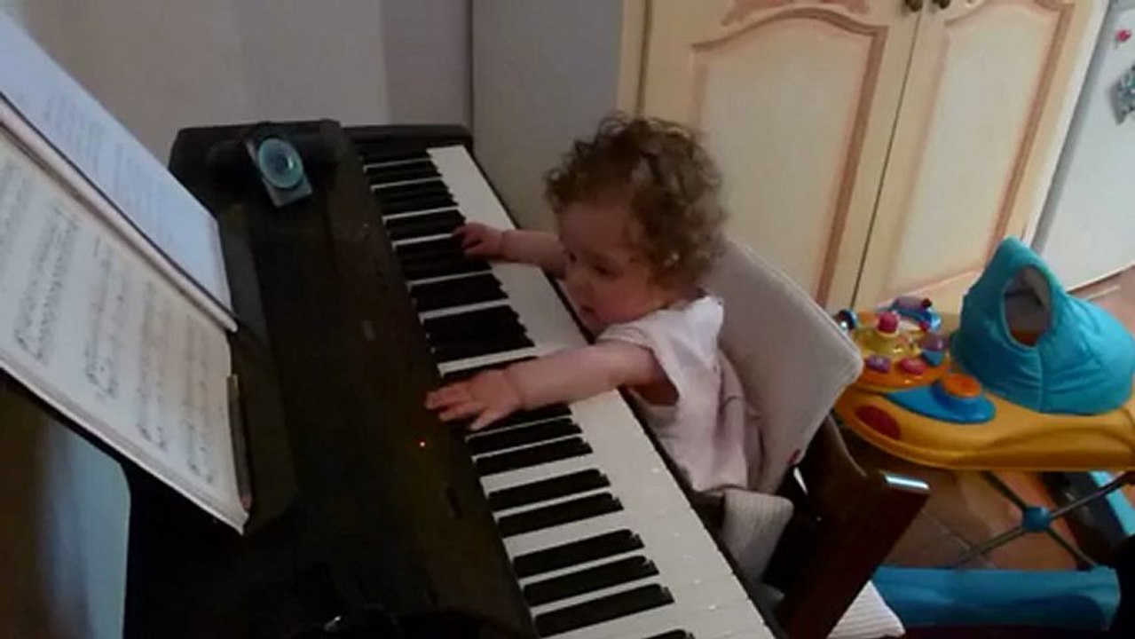 Solène progresse au piano