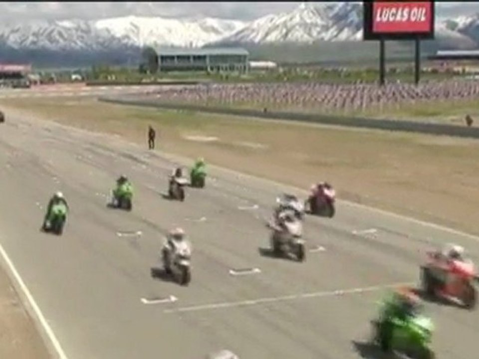 Checa extends World Superbikes lead