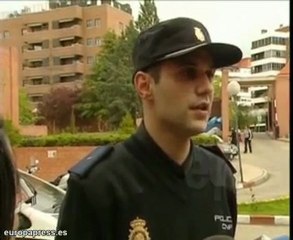 Encuentra 6.000 euros y los devuelve