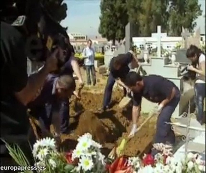 Enterrado el último asesino de Puerto Hurraco