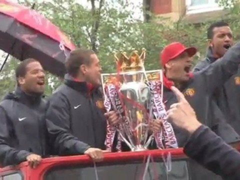 Scholes retires from football