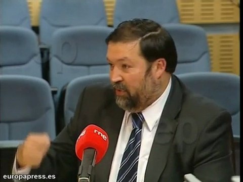 Caamaño pide que dejen trabajar al TC