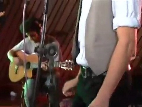 Garotas Suecas toca 'Ninguém Mandou'