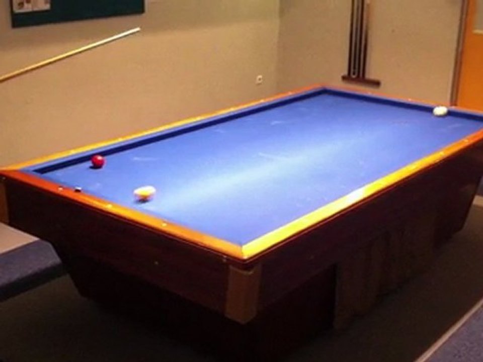 Coulé 3 bandes avec saut au dessus de la rouge