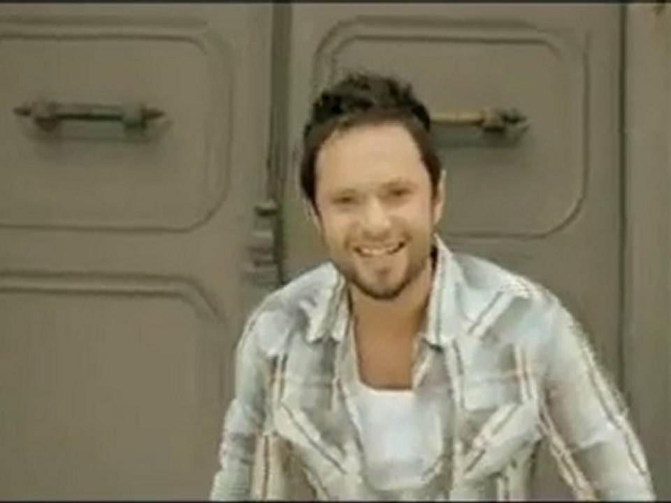 Özgün - SADECE ARKADASIZ video klip 2011 yep yeni