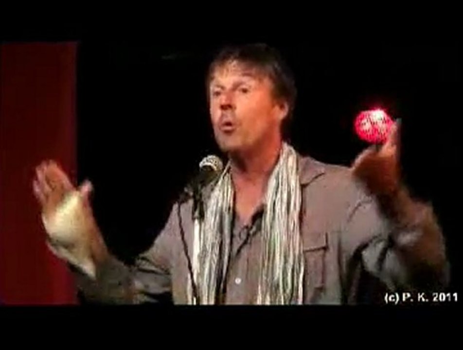 9 juin 2011 - Nicolas Hulot s'adresse aux sympathisant-es à Paris (XVIIIème)