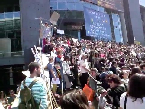 Les indignés le 29 Mai à Paris 14h49 (2011) pour une Prise de la Bastille par Démocratie réelle maintenant !