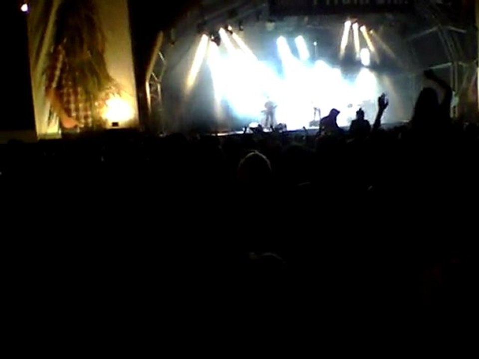 Castles in the snow - TWIN SHADOW - Live Primavera Sound 2011 - HQ