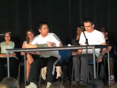 Théâtre par les collégiens de Salengro à Charleville