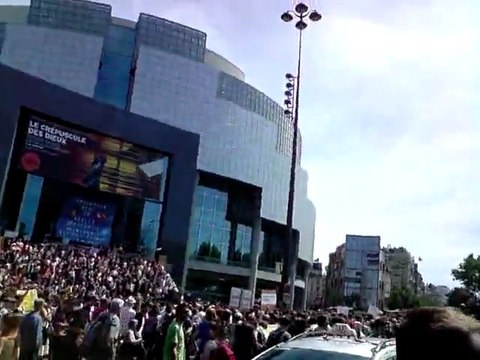 Les indignés le 29 Mai à Paris 15h17 (2011) pour une Prise de la Bastille par Démocratie réelle maintenant !