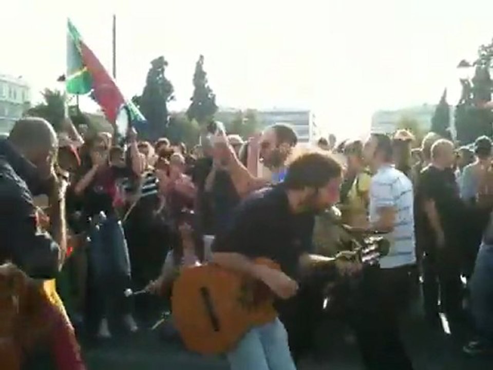 8η μέρα Αγανακτισμένων στο Σύνταγμα χοροί