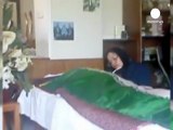 İranlı muhalifin cenazesinde muhalif kızı kalp krizi...
