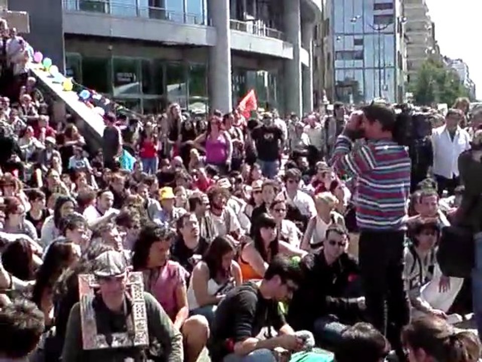 "Les indignés " le 29 Mai à Paris 15h28 (2011) pour une "Prise de la Bastille" par Démocratie réelle maintenant !