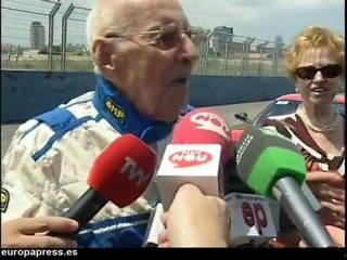 Con 96 años y a 330 km por hora