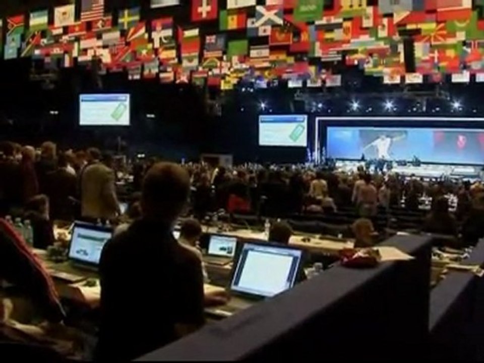 Blatter re-elected despite FA efforts