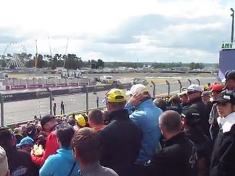 Umbrella girls (GP 2011 Moto au Mans)