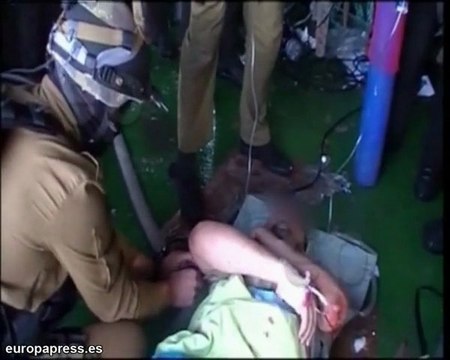 Cooperantes y Embajada, versiones opuestas