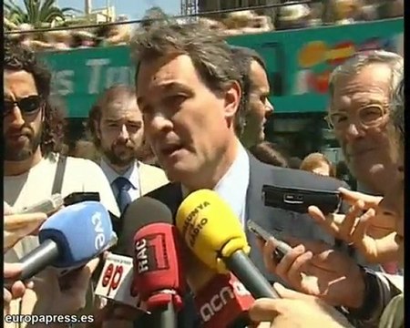 Mas acusa a Zapatero de vender optimismo color de rosa