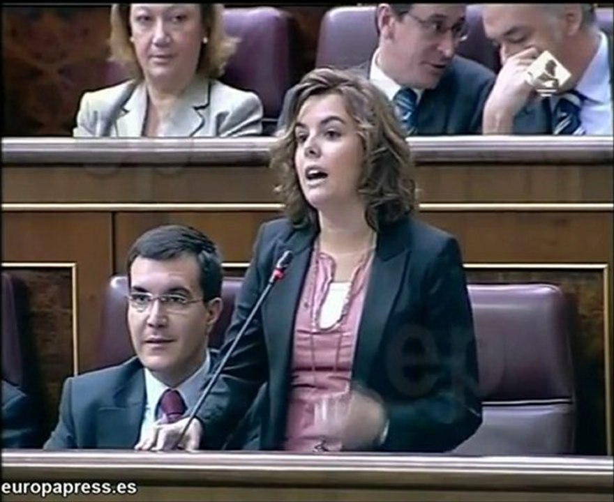 Soraya usa críticas de propios socialistas