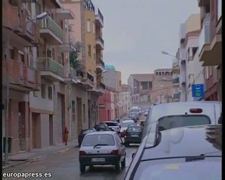 Retiene a su mujer e hijas en casa un mes