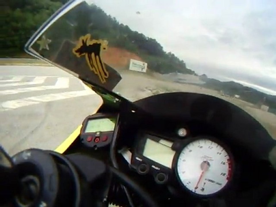 le blond ales le 01 juin 2011  chute avec le r6