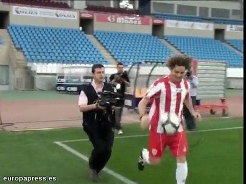 Bisbal se viste con los colores del Almería