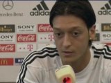 Ozil aún no está de vacaciones