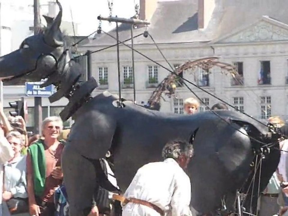 Xolo déambule à Gloriette - Royal de luxe - Nantes - Mai 2011