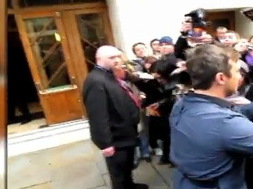 Robbie Williams Reveals He Uses a Sex Hormone