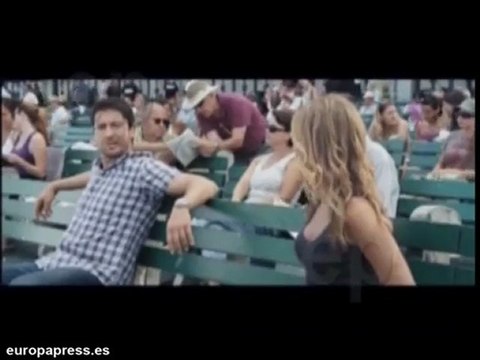 Jennifer Aniston acosa a Brad Pitt