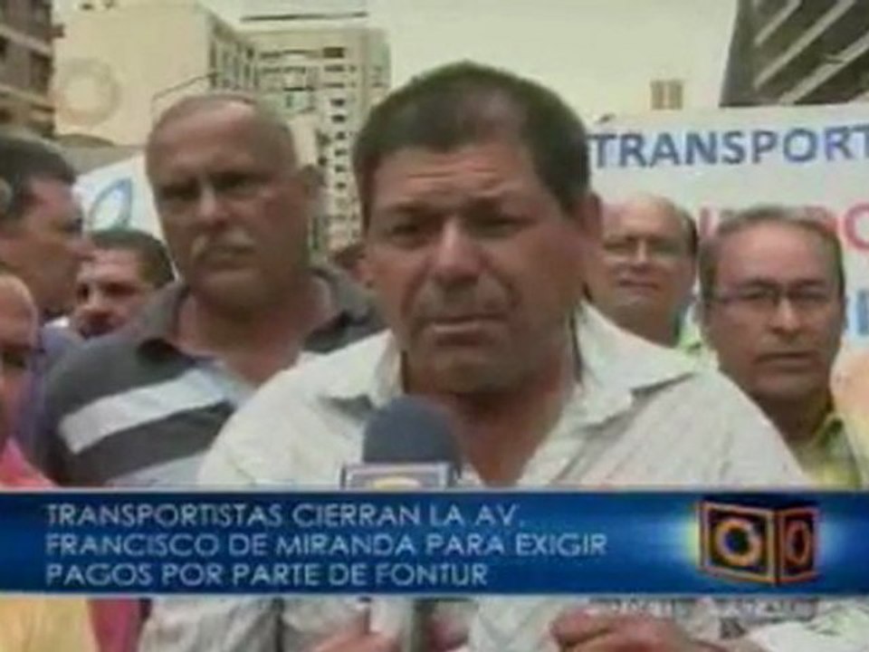Protestas colapsan vías