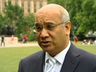 Immigrants given 'amnesty' in UK