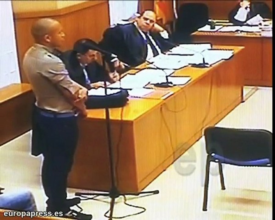 Juzgados por apuñalar a un menor