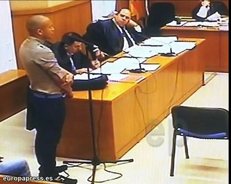 Juzgados por apuñalar a un menor