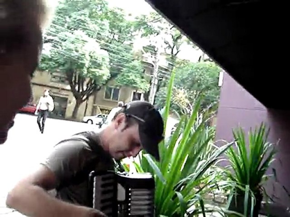 Guitarrista Christoffer Lundquist toca hino Rio-Grandense Roxette no Brasil