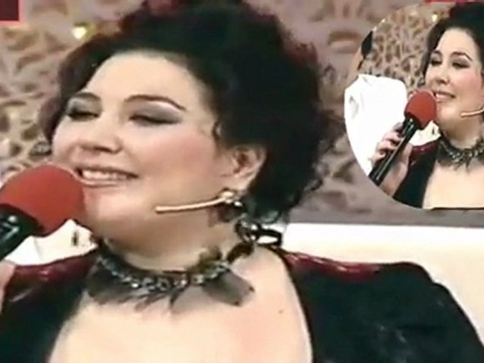 Lale Mumcu - Güle sorma o bilmez aşkı sevdâyı.HD