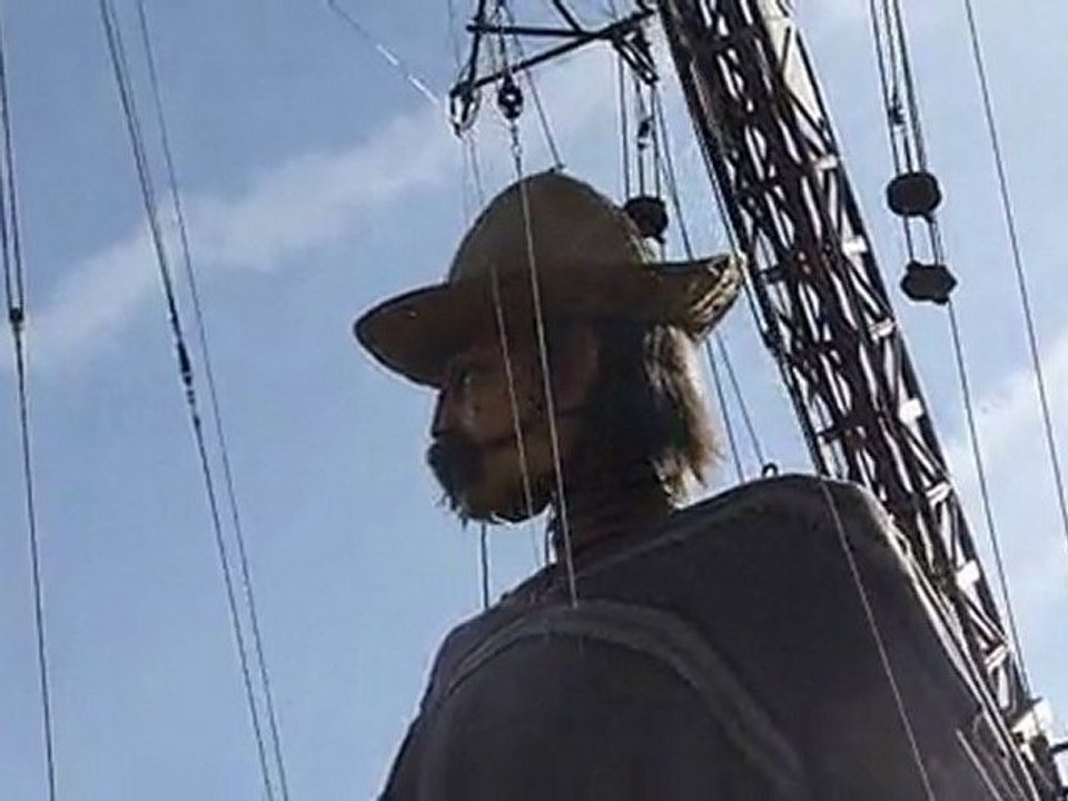 Géant Campesino marche vers nous - Royal de luxe - Nantes - Mai 2011