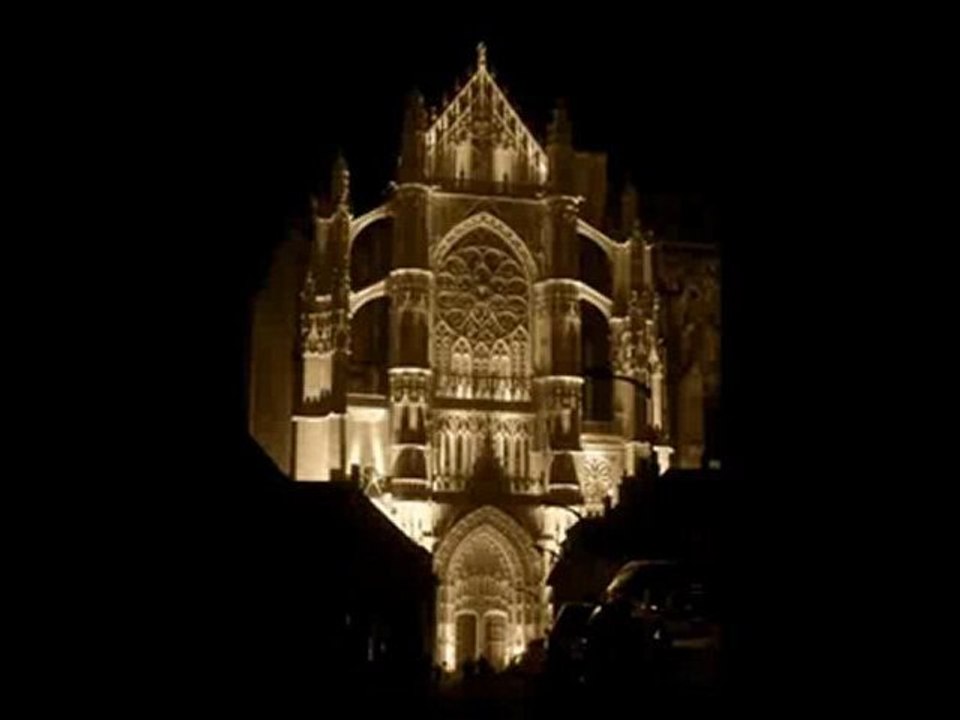 La CATHEDRALE haute en couleur - Beauvais