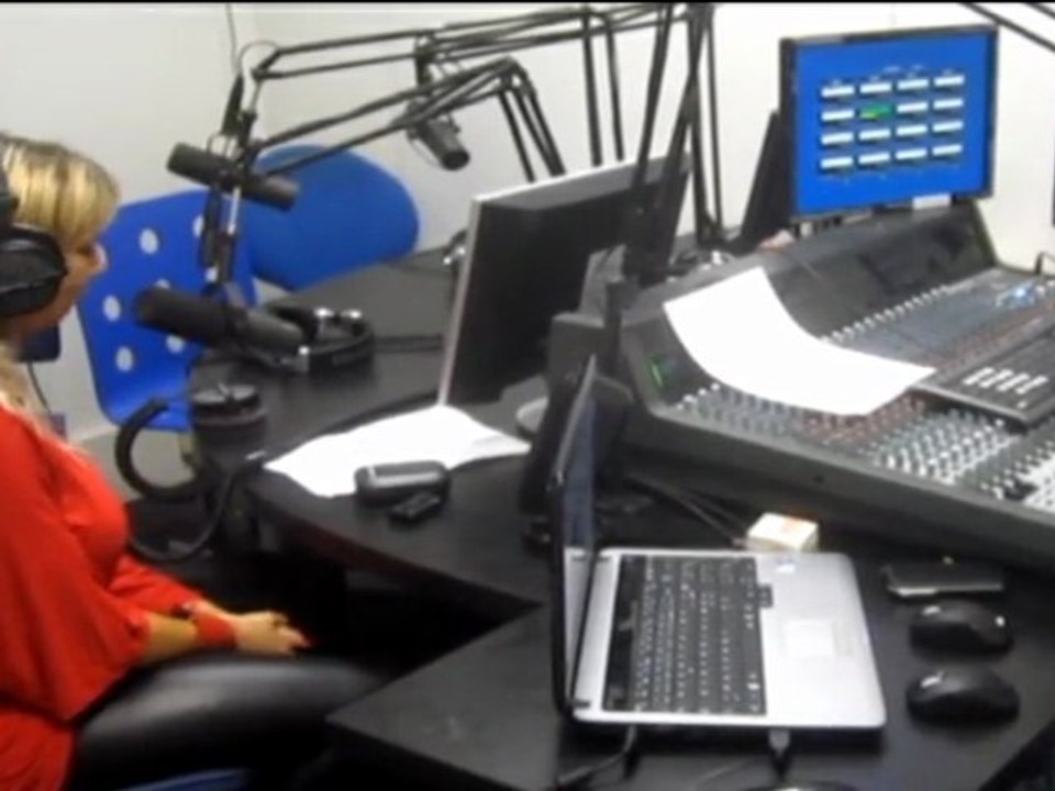 Début d'émission avec Pamela (Sosie) dans le Morning de Djudju