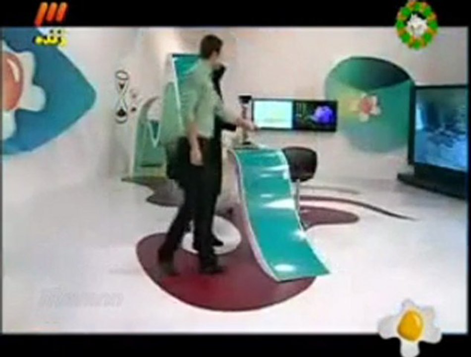 Canlı Yayında Annesini Görünce Ayağından Öptü !