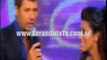 Marcelo Tinelli dandole besos a las hermanas escuderos, bailarinas y jurado. Bailando 2011