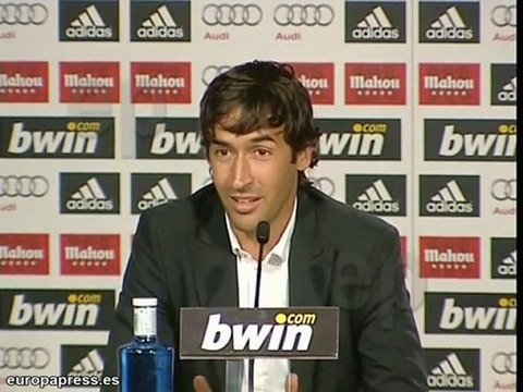 Raúl se despide del Real Madrid entre lágrimas