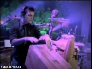 David de Maria feliz junto a su novia