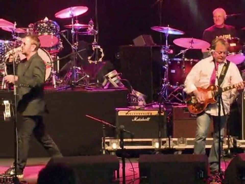 Ex-beatles-drummer ringo starr mit band auf europa-tournee