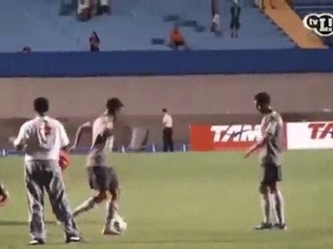 Robinho et Lucas en mode Joga Bonito