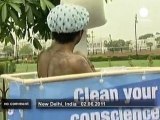 India: PETA activist showers in public to... - no comment
