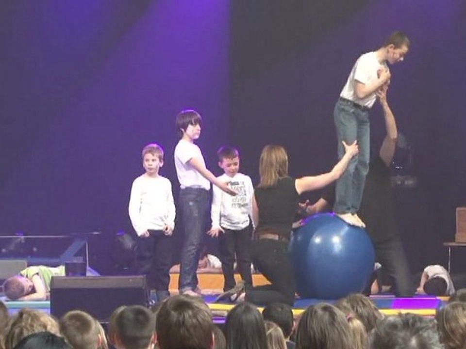 AGORA L'EMISSION 129 : UN SPECTACLE COMMUN POUR LES CLASSES CLIS DES ECOLES LANGEVIN ET GRENIER