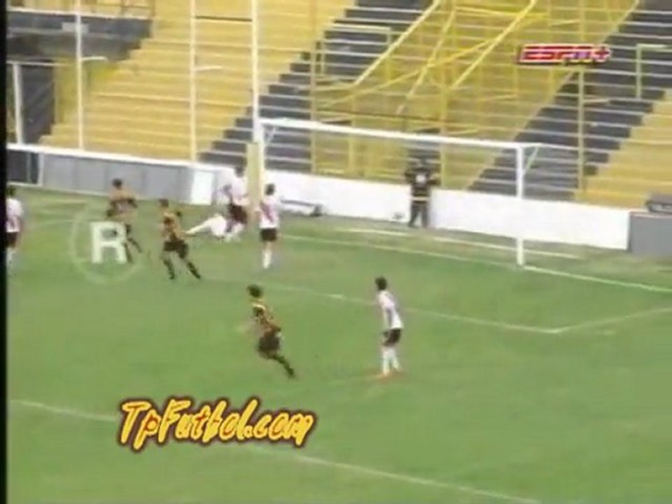 Carlos Salom Gol River Plate 2010/2011