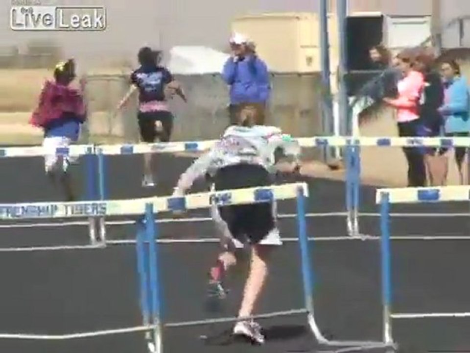 Hürdenlauf durch kleines Kind schlägt fehl Erzählte Fail